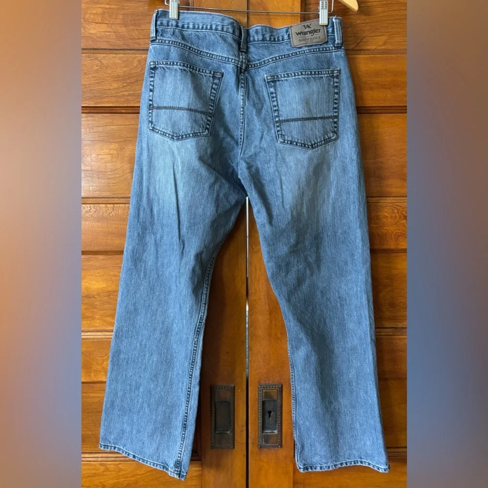 Wrangler Men’s Classic Blue Denim Jeans
